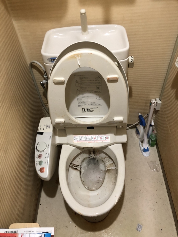 トイレの水の流れが悪い【茨木市太田】排水管の詰まりを高圧洗浄にて除去